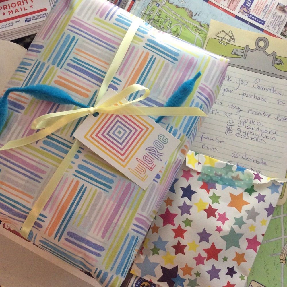 Posh Freebies and Wrapping 🛍🎀🎉🎁💌📬